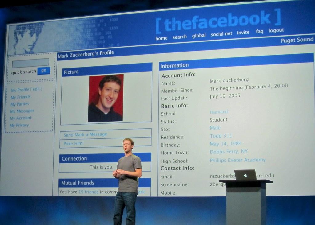 Mark Zuckerberg with thefacebook